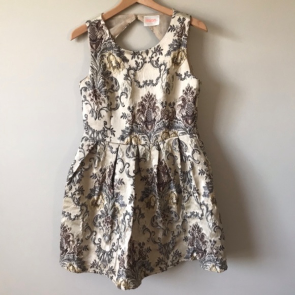 Floral Quilt Dress - Picture 3 of 5